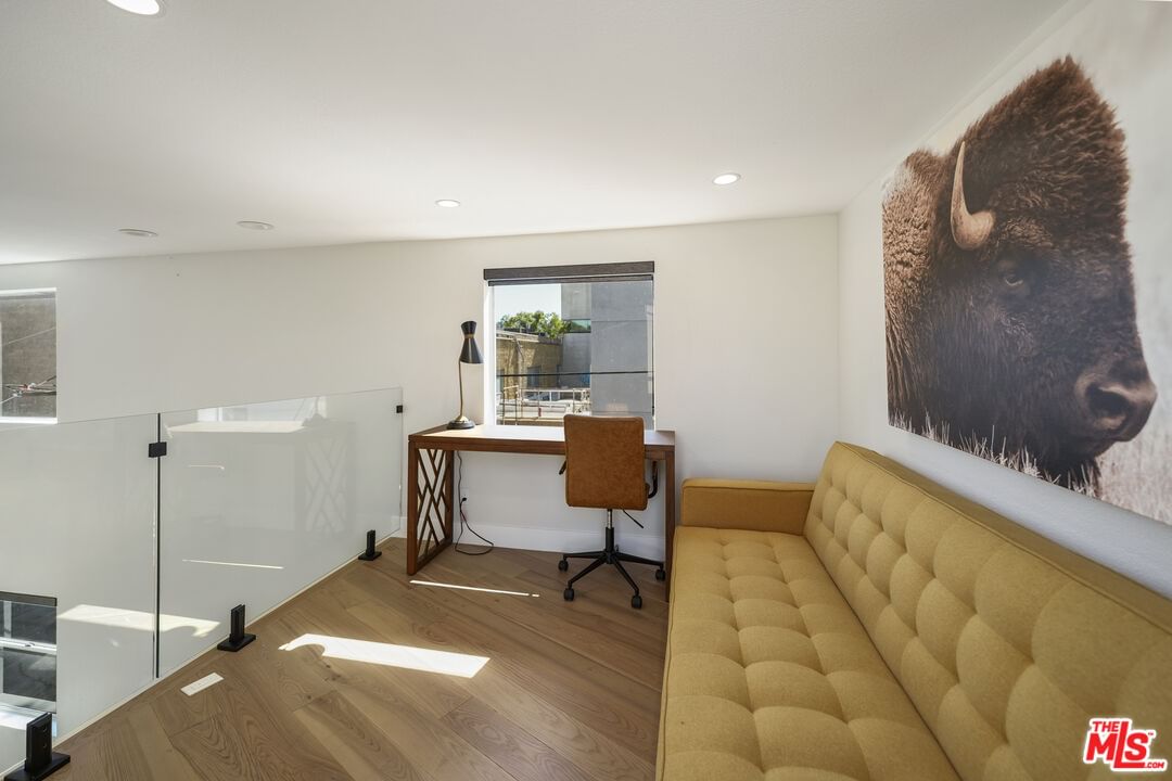 Cahuenga photo 6