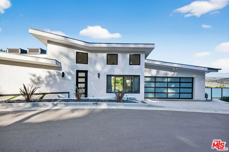 8366 Hillcroft Dr