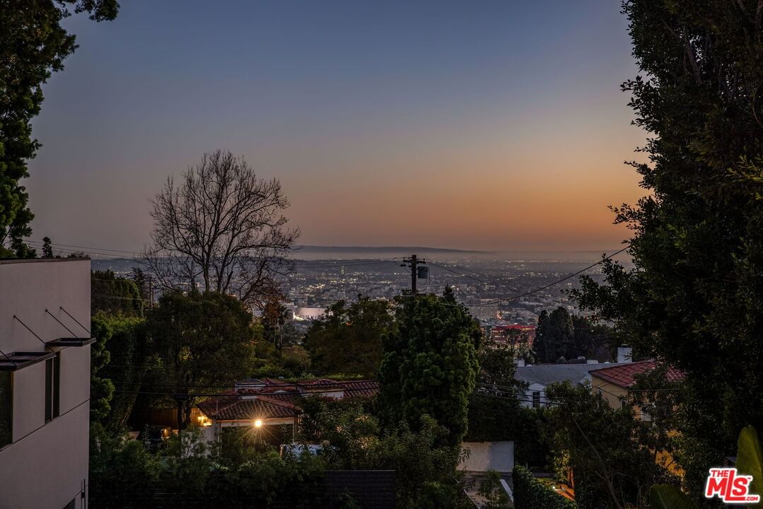Sunset Plaza photo 22