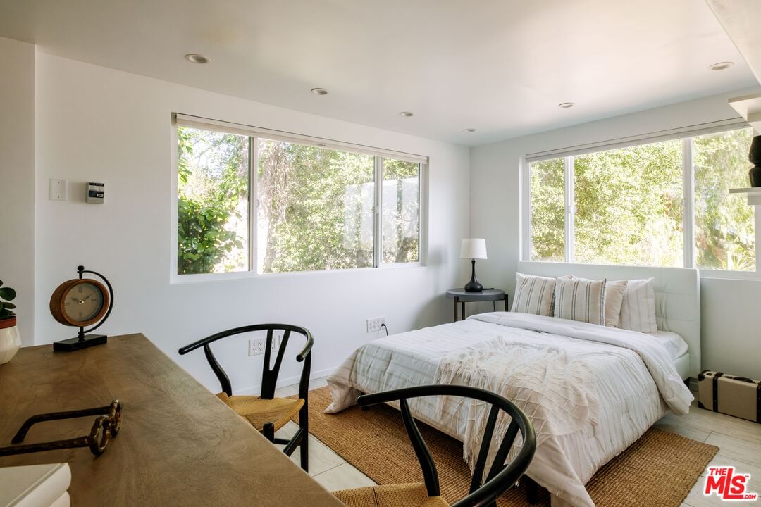 Mulholland photo 21