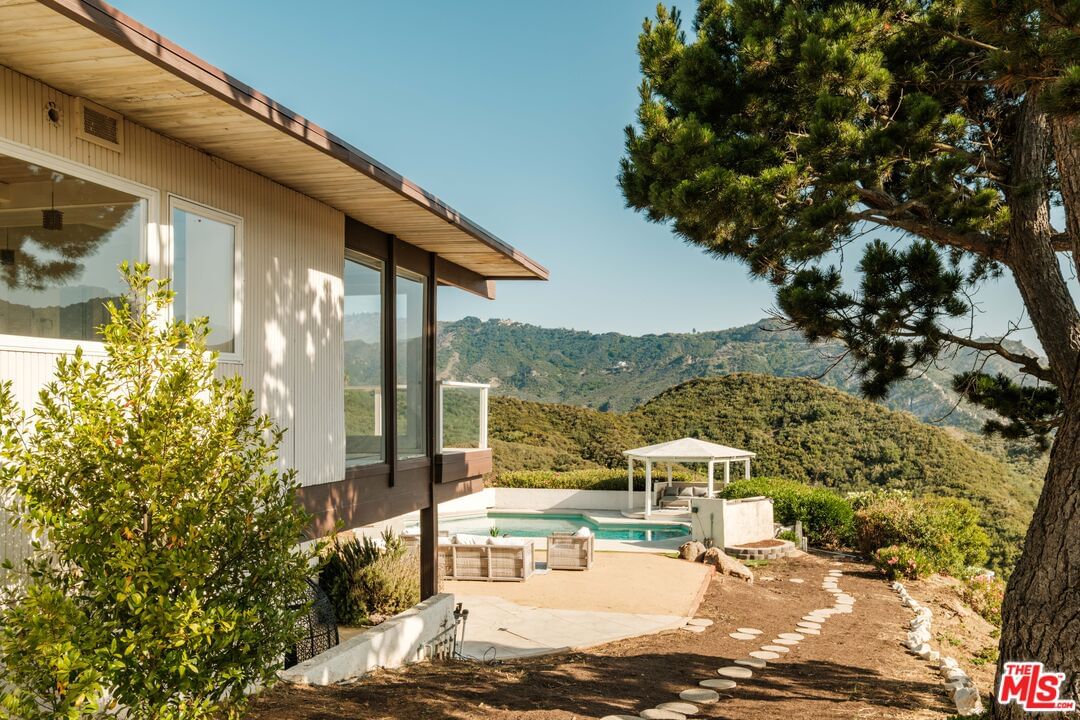 Mulholland photo 26