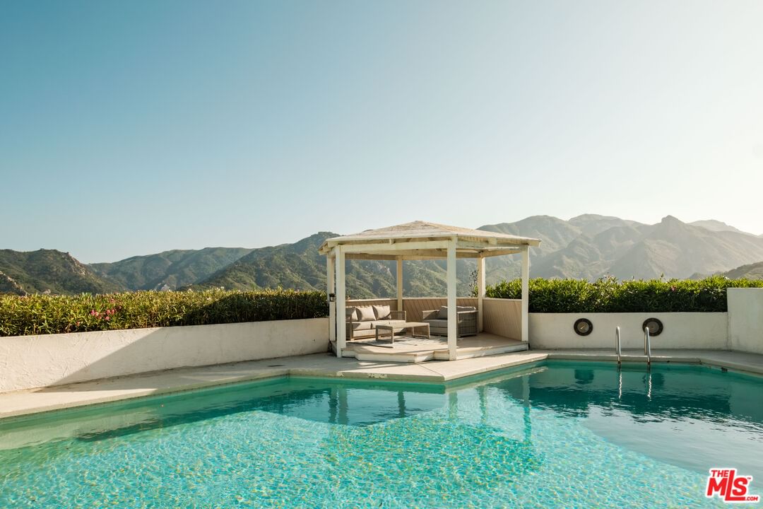 Mulholland photo 33