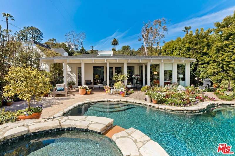 335 Amalfi Dr