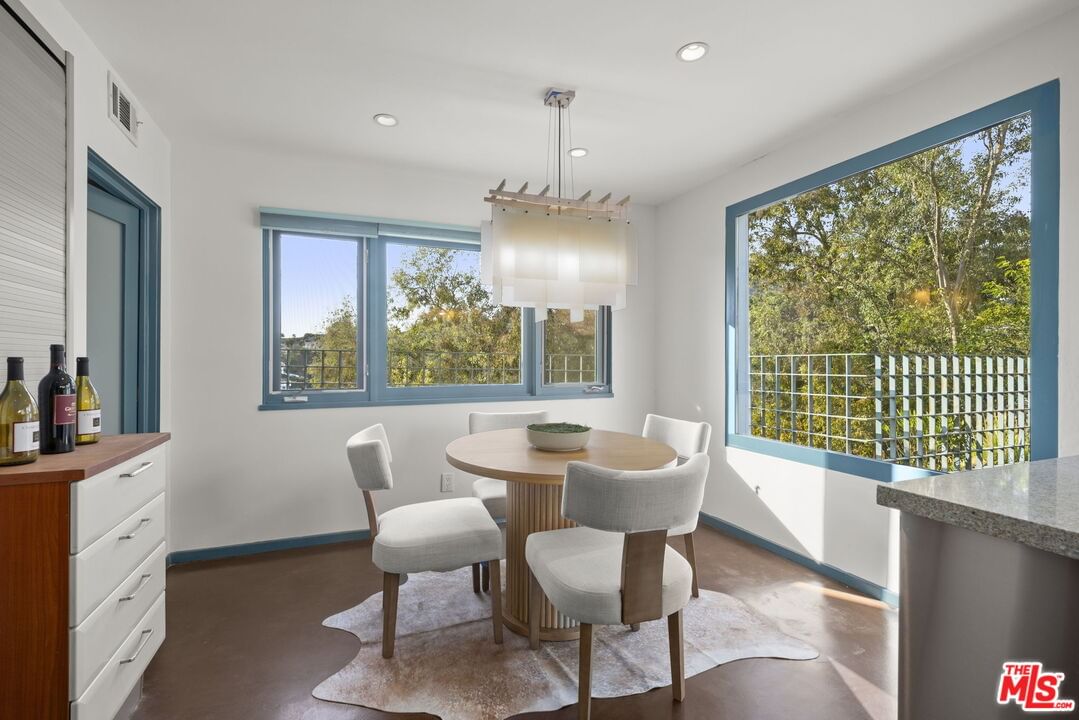 Hollyridge photo 12