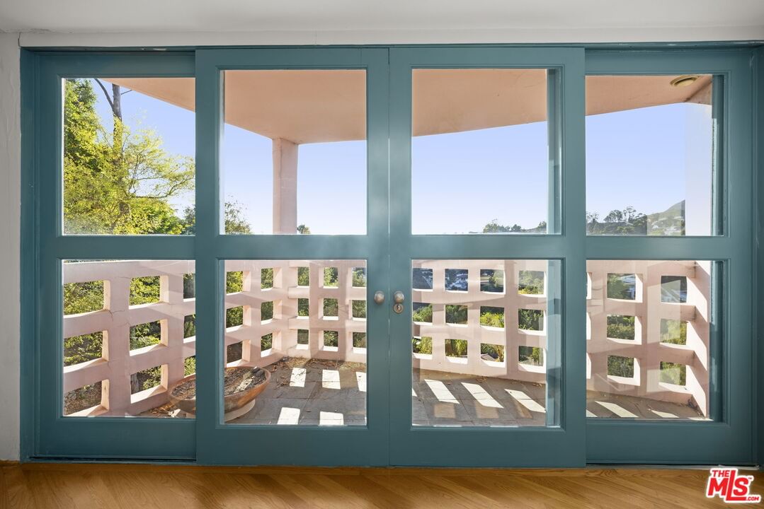 Hollyridge photo 17
