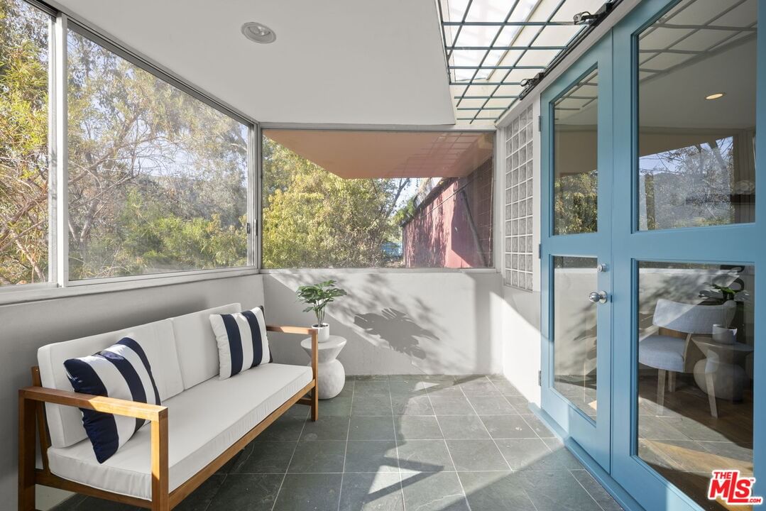 Hollyridge photo 30