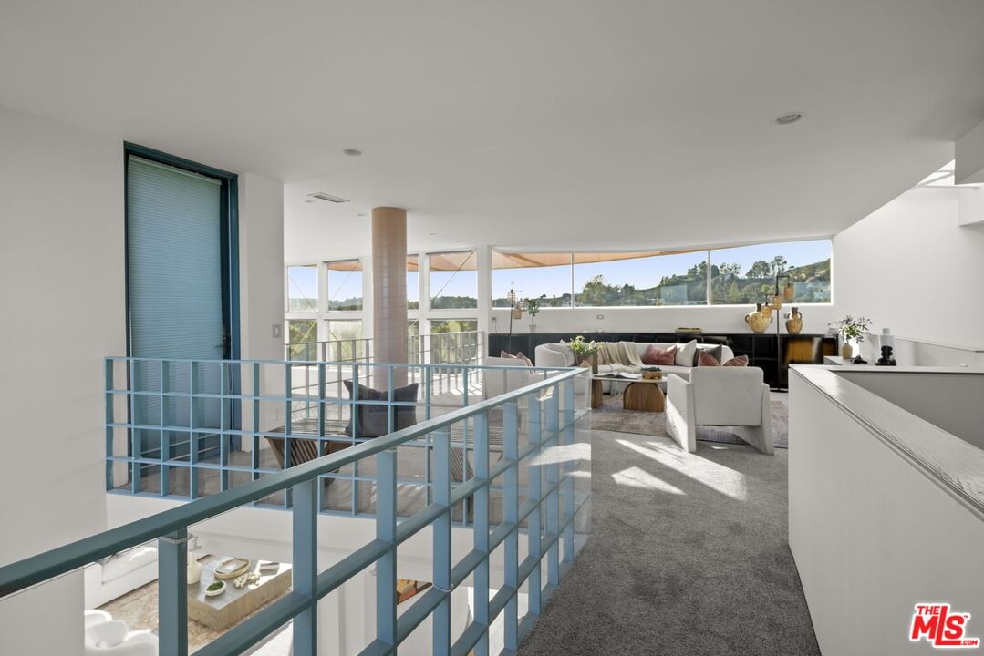 Hollyridge photo 35
