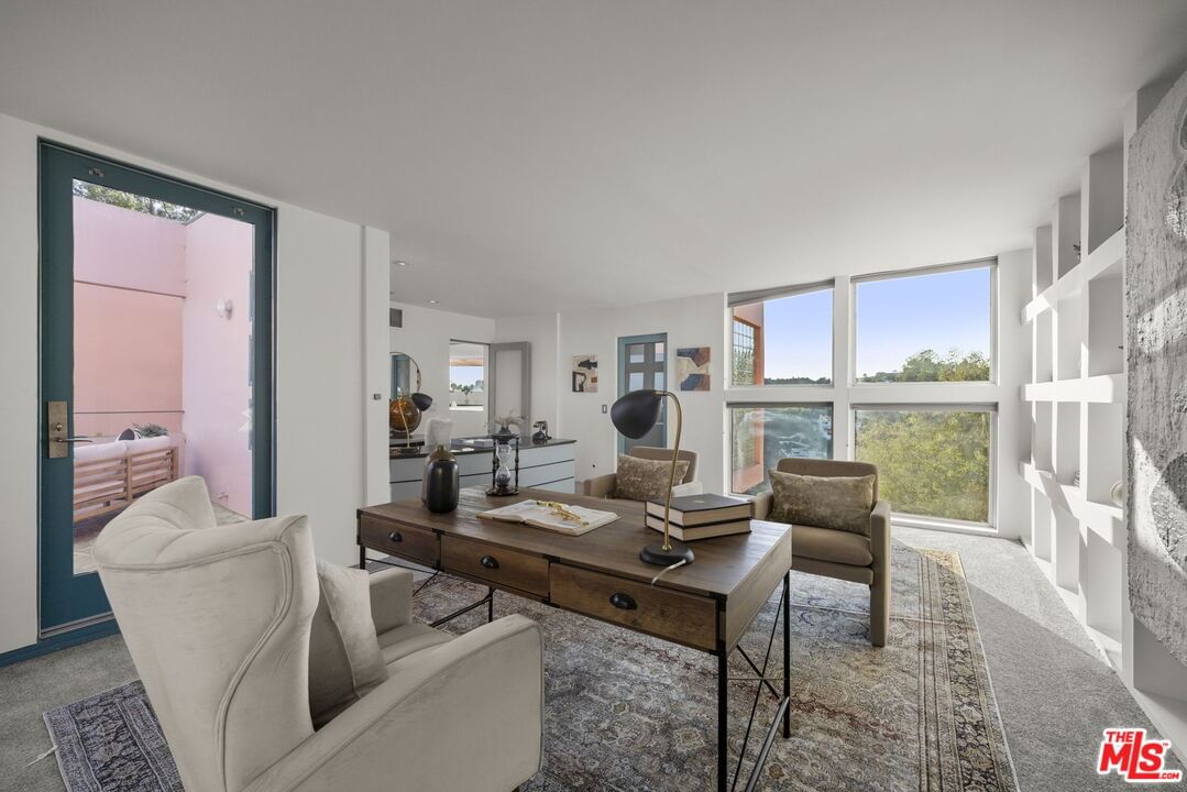 Hollyridge photo 40