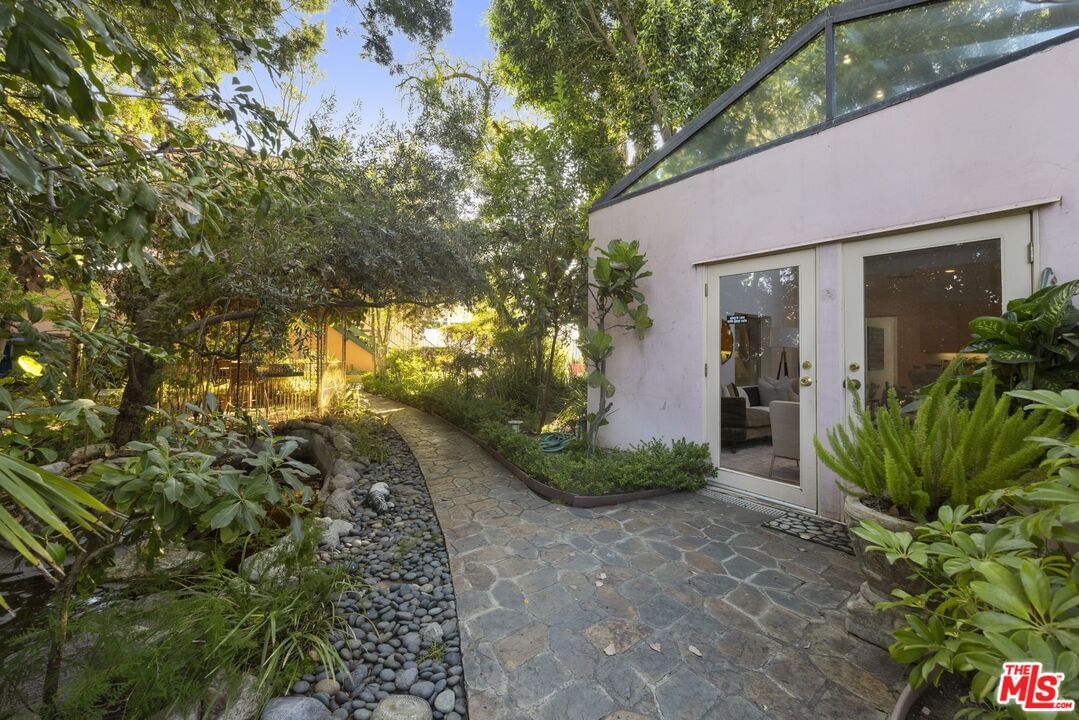 Hollyridge photo 44