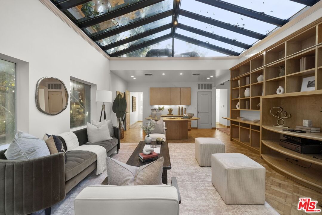 Hollyridge photo 45