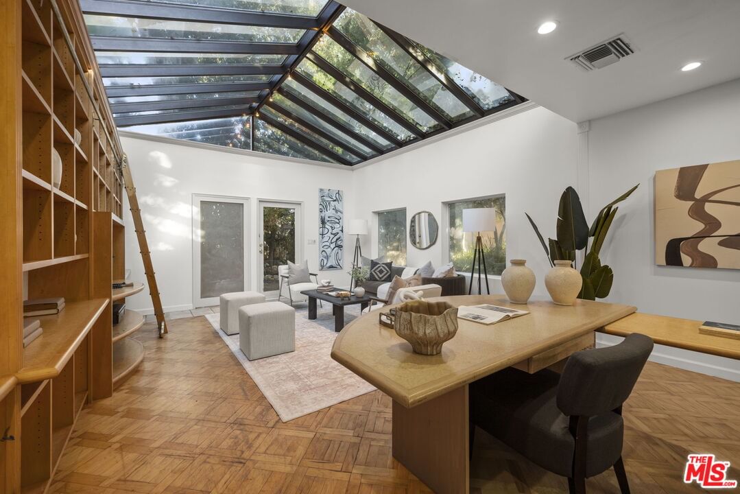 Hollyridge photo 46