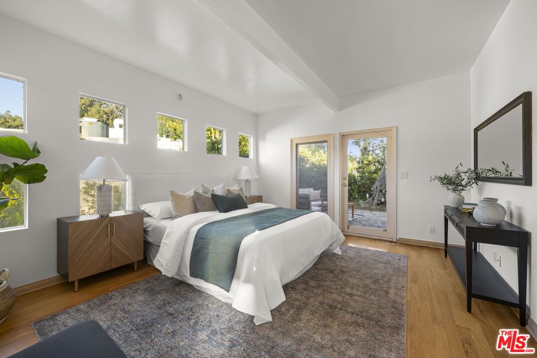 Hollyridge photo 50