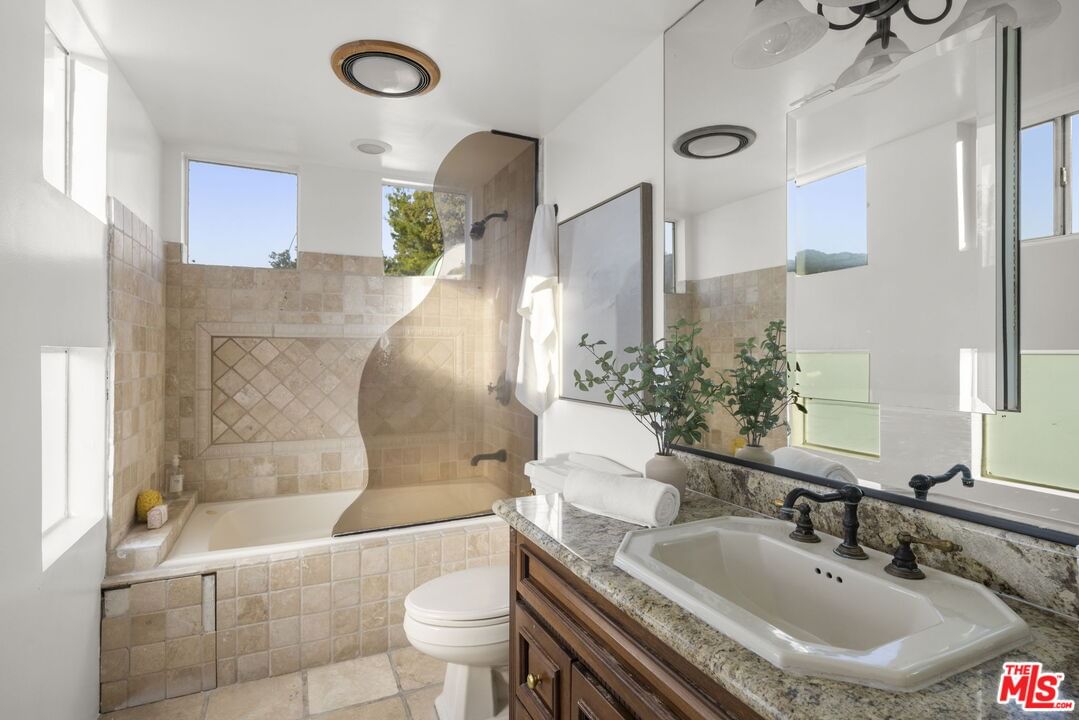 Hollyridge photo 51