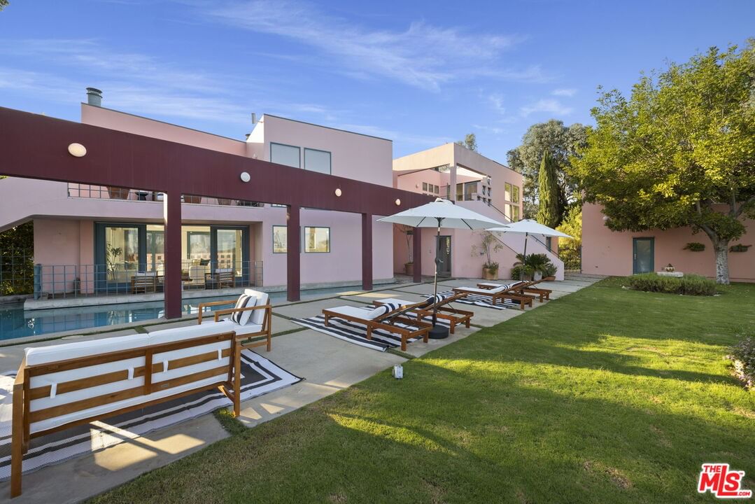 Hollyridge photo 56