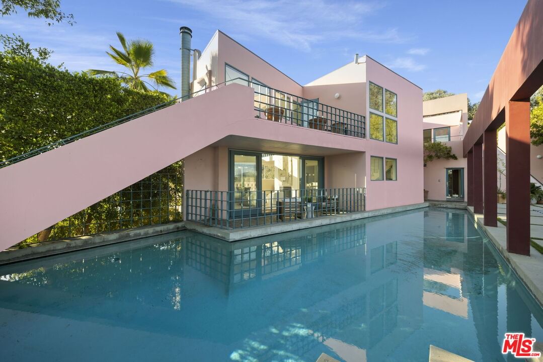Hollyridge photo 57