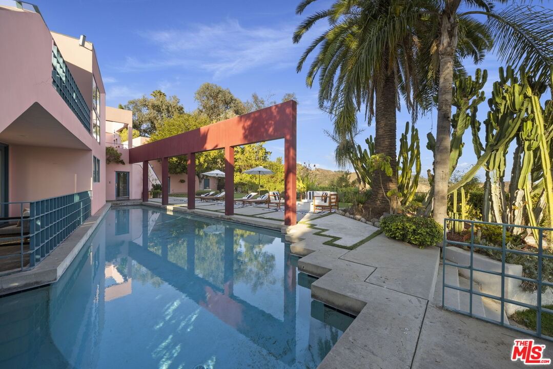 Hollyridge photo 58