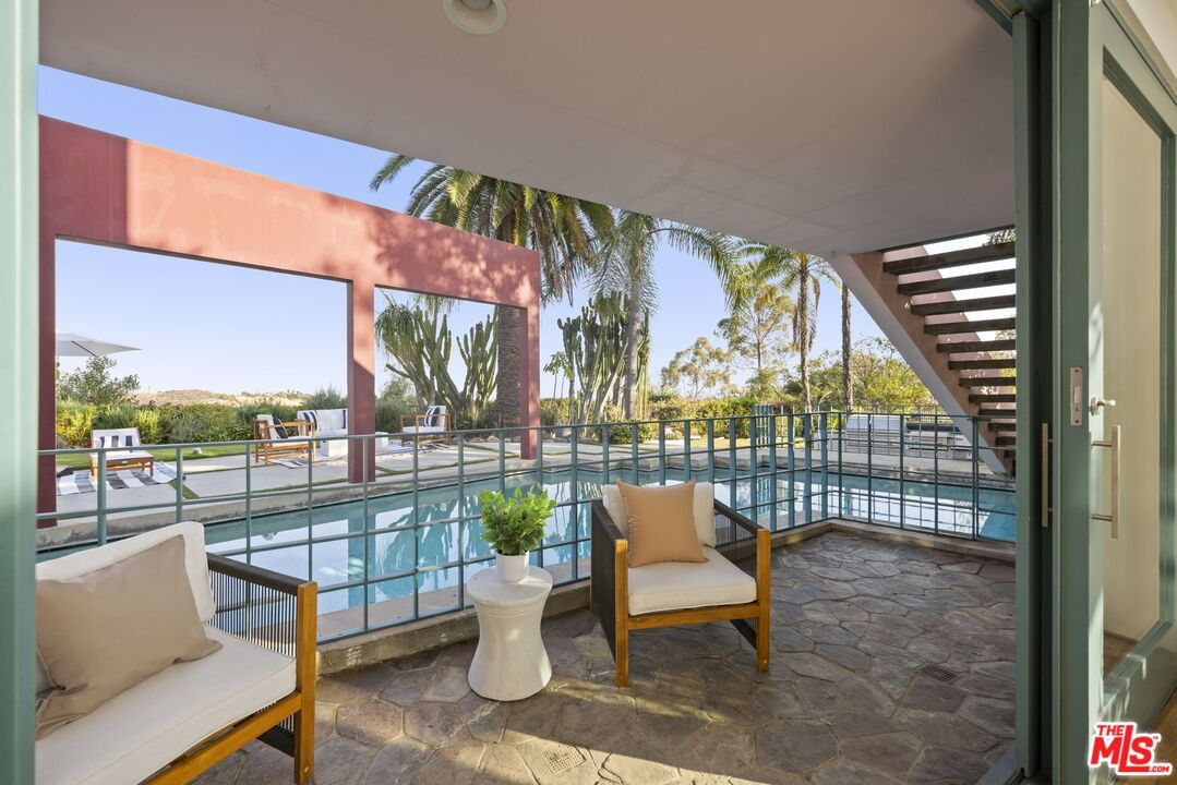 Hollyridge photo 59