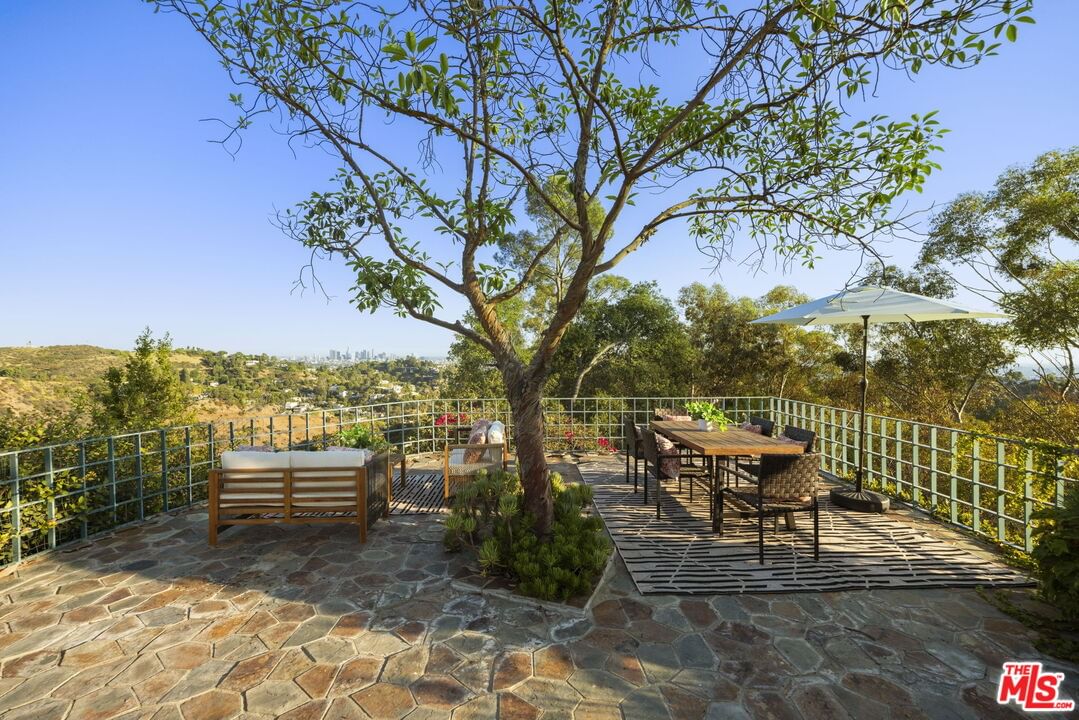 Hollyridge photo 62
