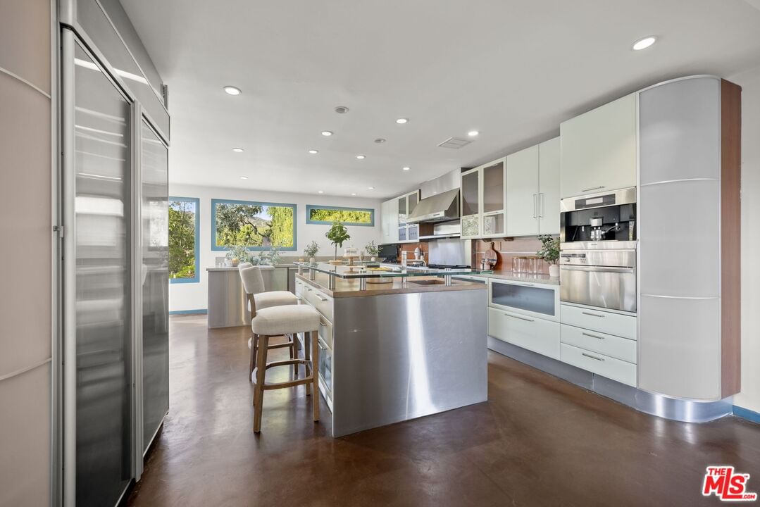 Hollyridge photo 9