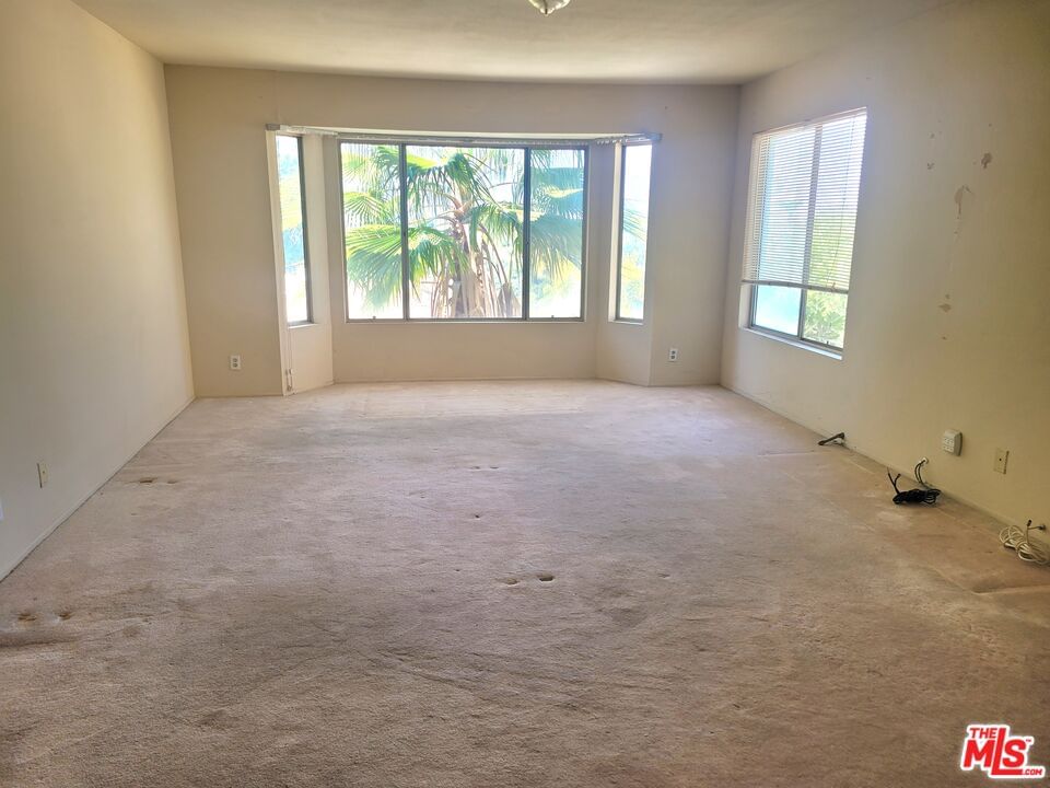 Fairway Knolls photo 13