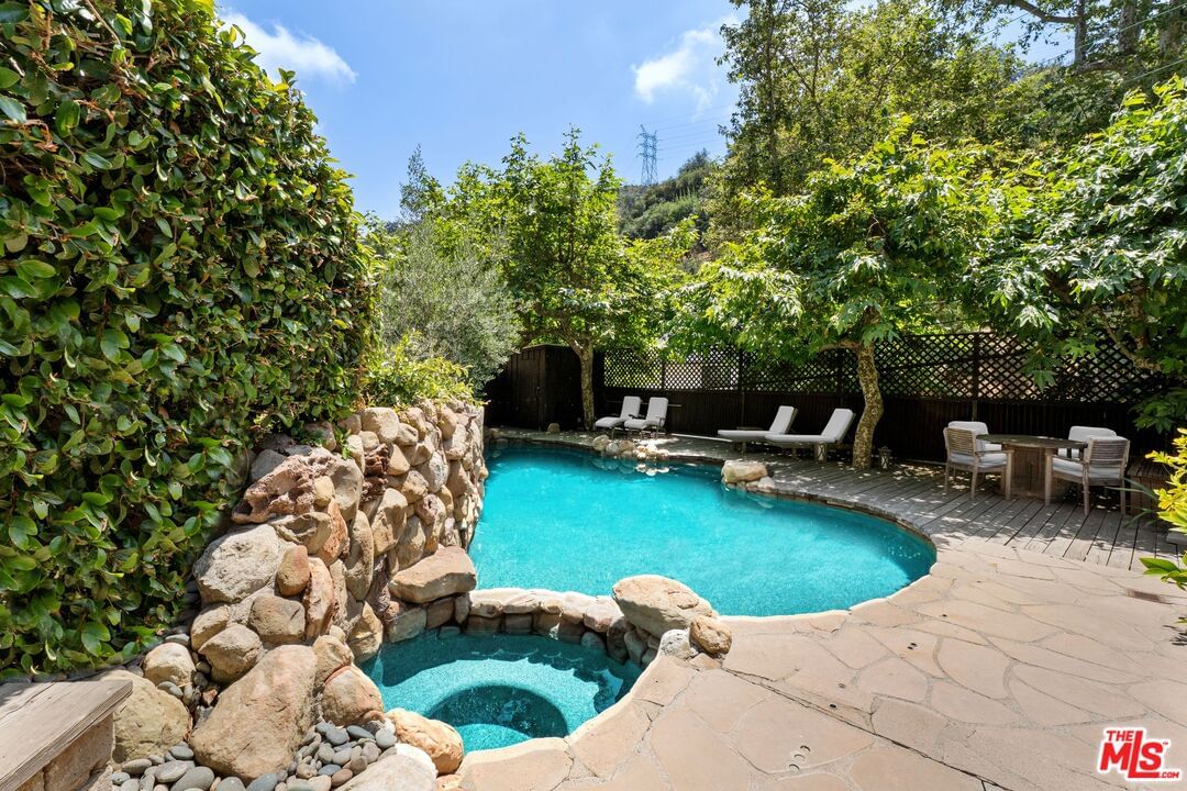 Mandeville Canyon photo 16