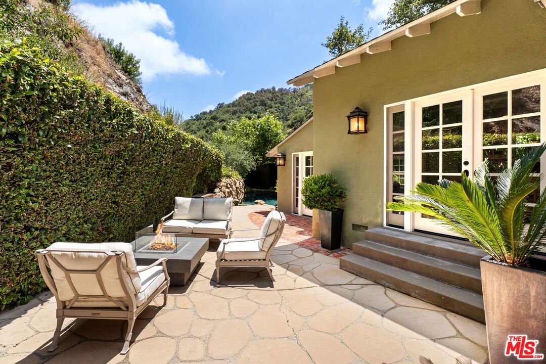 Mandeville Canyon photo 17