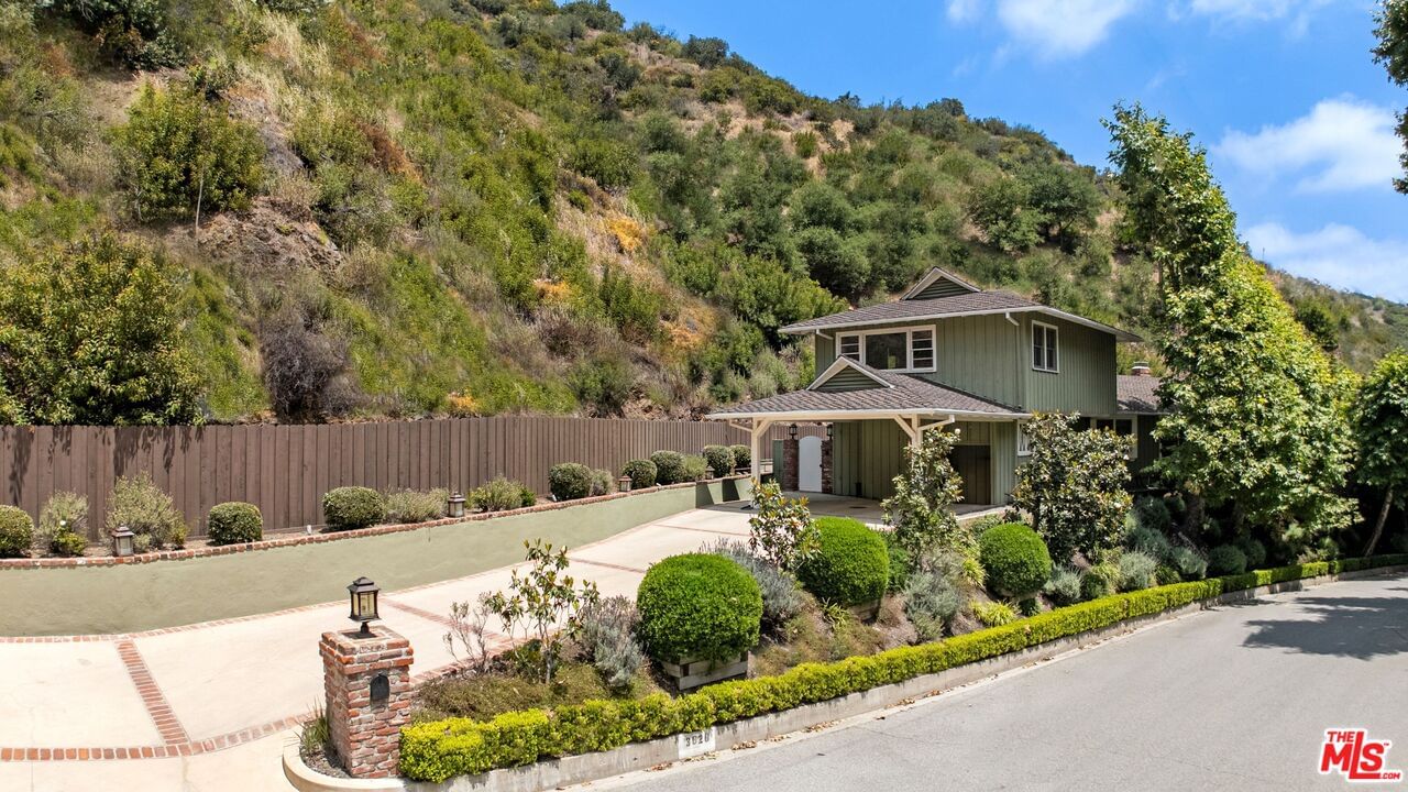 Mandeville Canyon photo 19