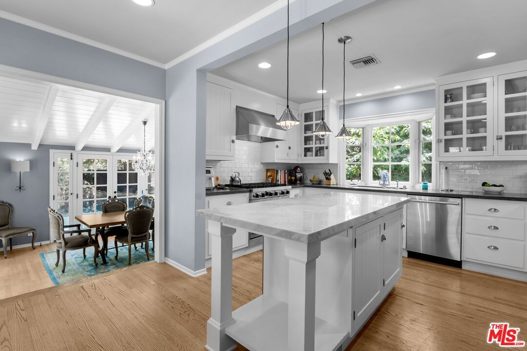 Mandeville Canyon photo 7