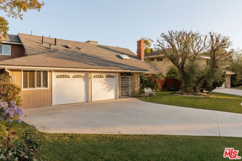 6125 Queenridge Dr