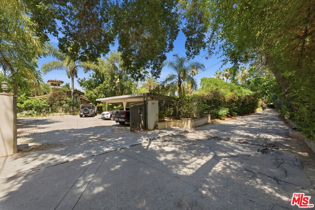 Encino photo 3
