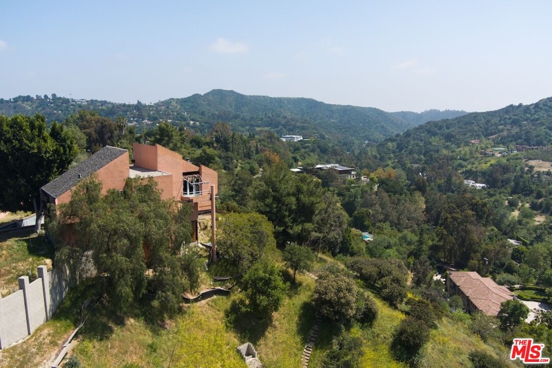 Benedict Canyon photo 5