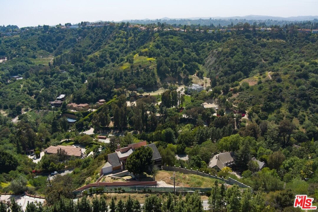 Benedict Canyon photo 6