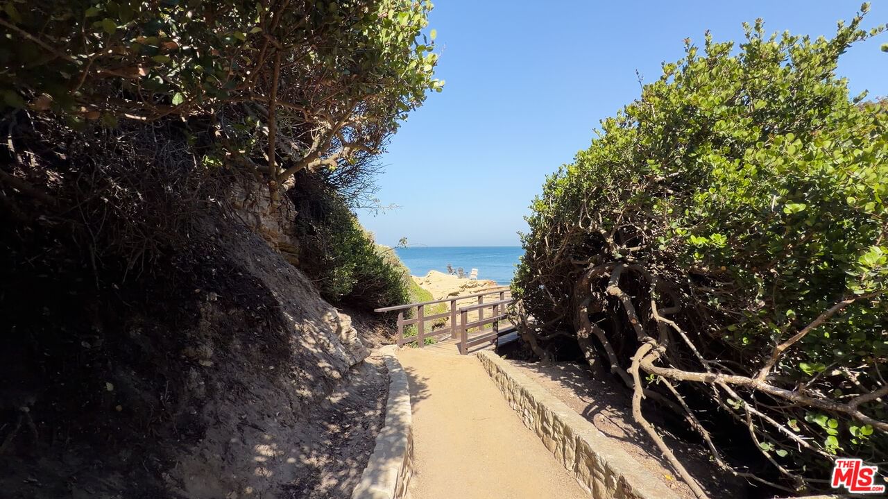 Dume photo 21