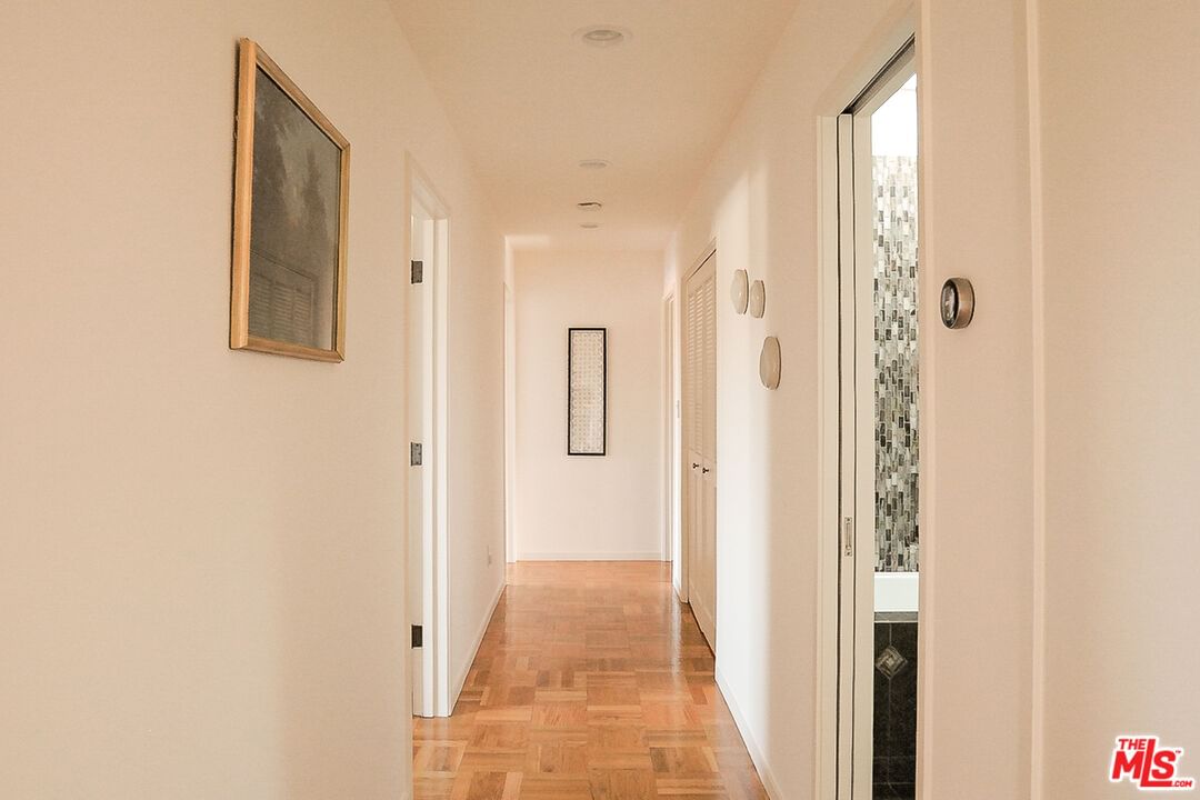 Avenue 57 photo 28