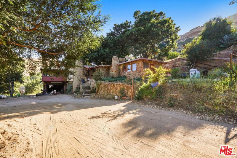 670 Bryant Dr