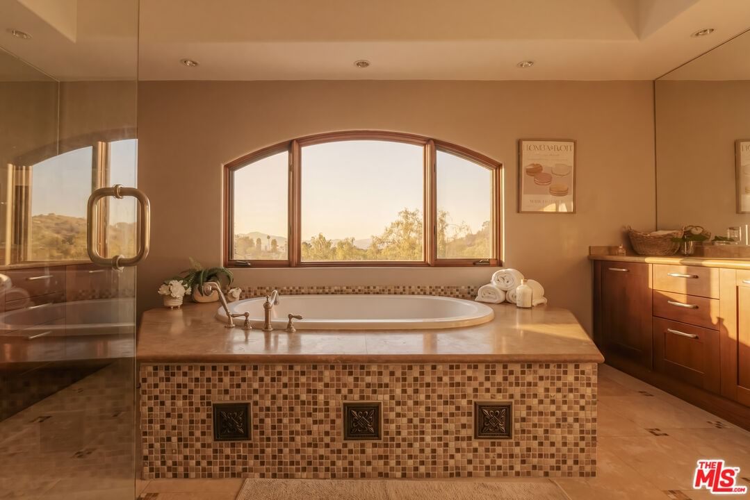 Mulholland photo 14