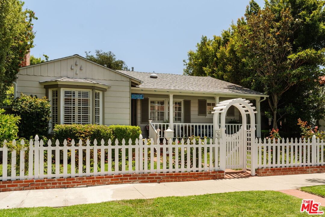 Crescent Heights photo 1