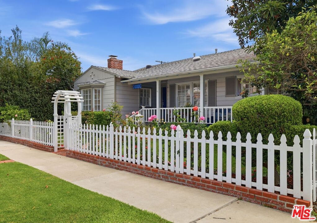 Crescent Heights photo 2