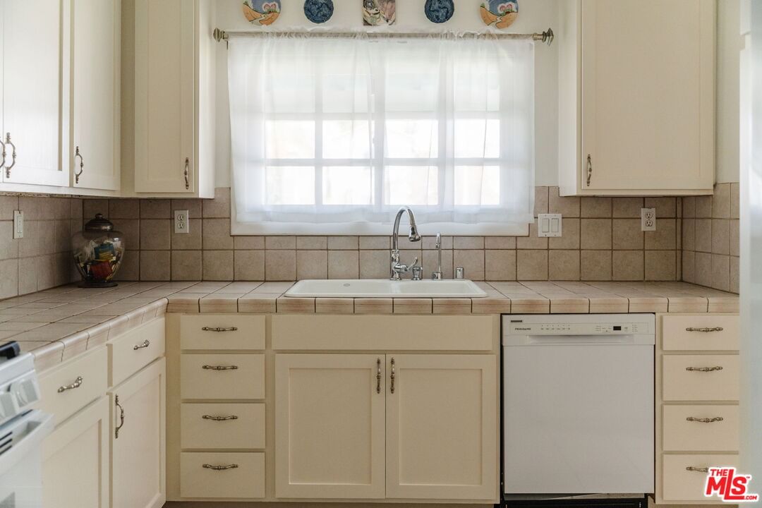 Crescent Heights photo 20