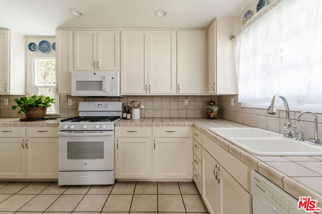 Crescent Heights photo 23