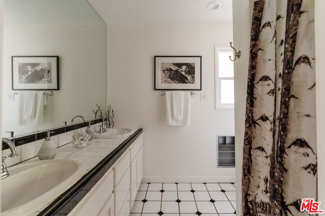 Crescent Heights photo 38