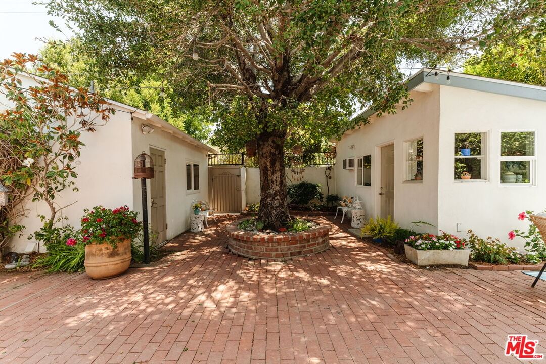 Crescent Heights photo 40