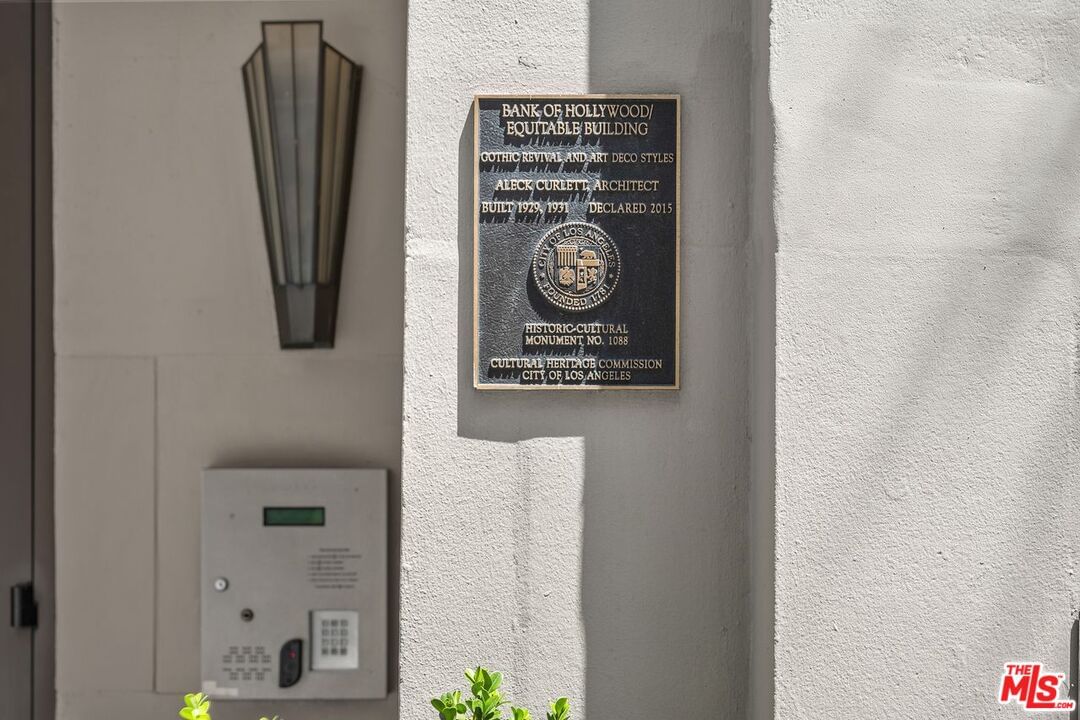 Hollywood photo 30