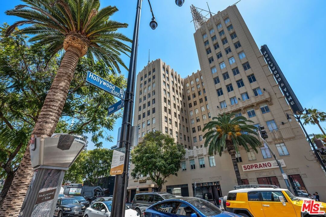 Hollywood photo 32