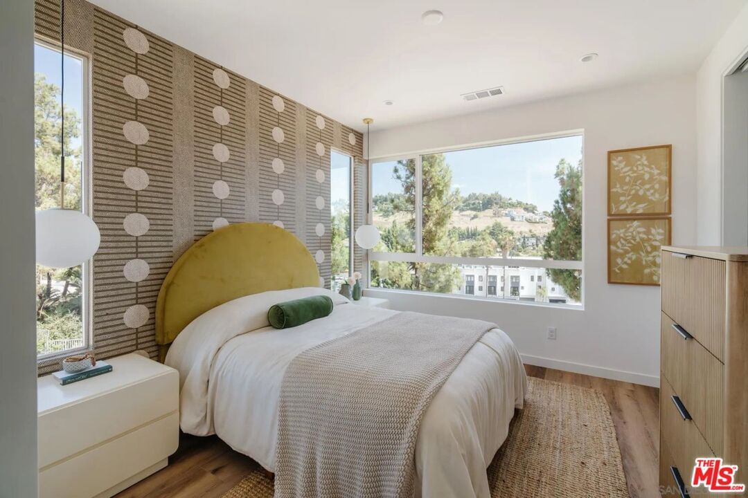 Emery photo 14