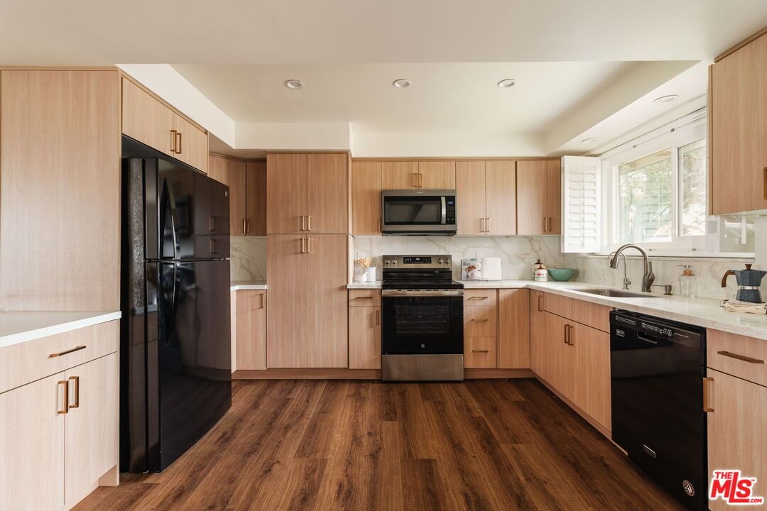 Lawndale photo 19