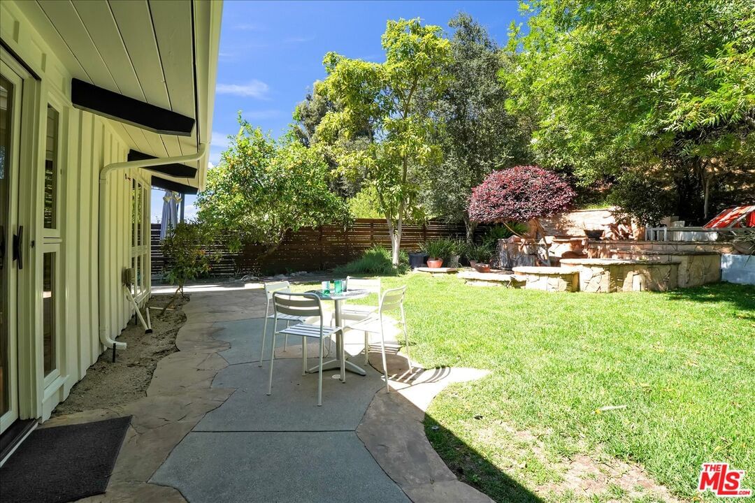 Woodcliff photo 40