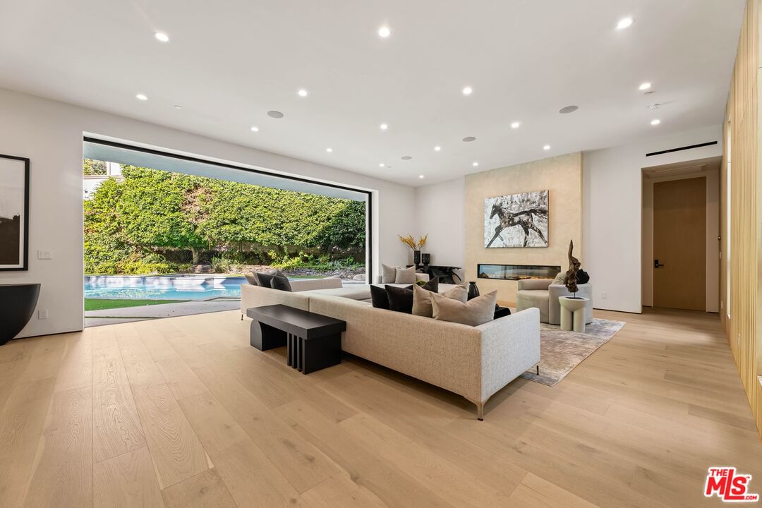 Brentwood Grove photo 9