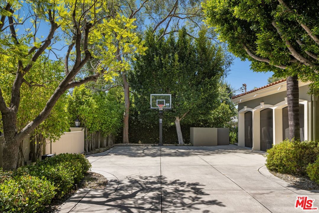 Encino photo 22