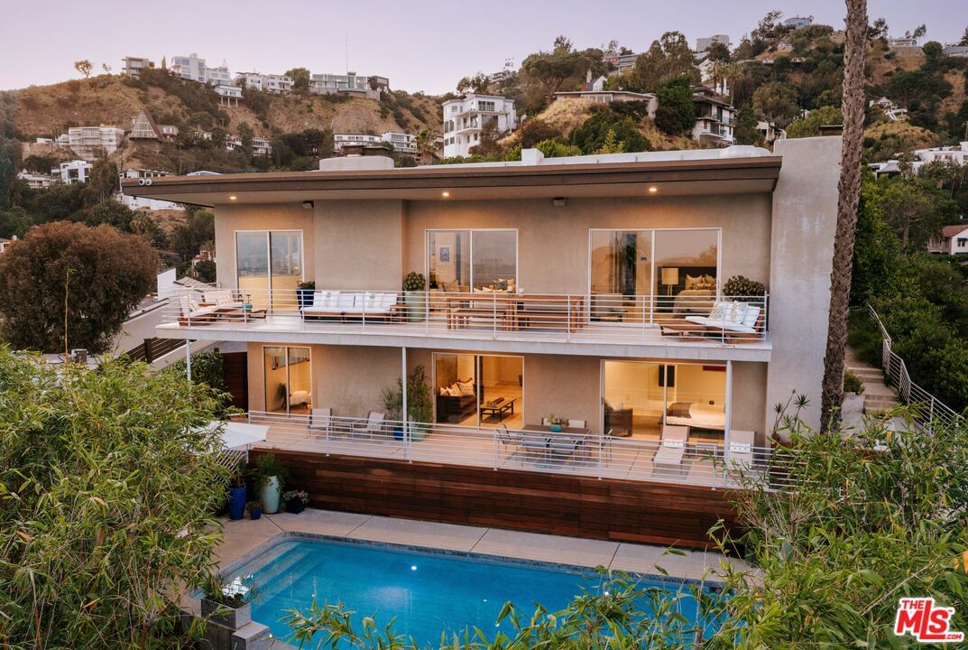 Hollywood photo 3